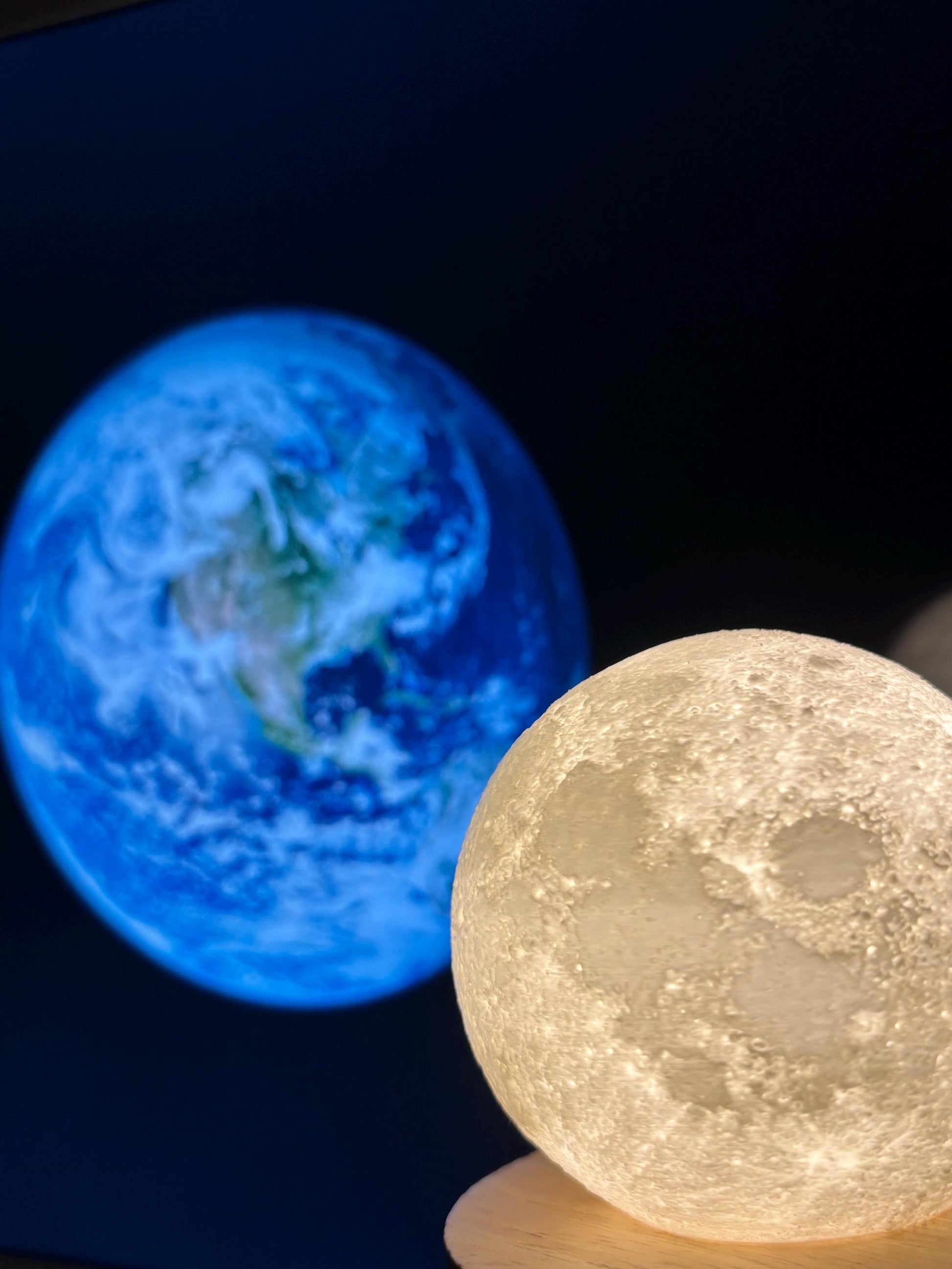 Moon Lamp with Wooden Base – PLA 3D Printed Lunar Light for a Cozy Atmosphere