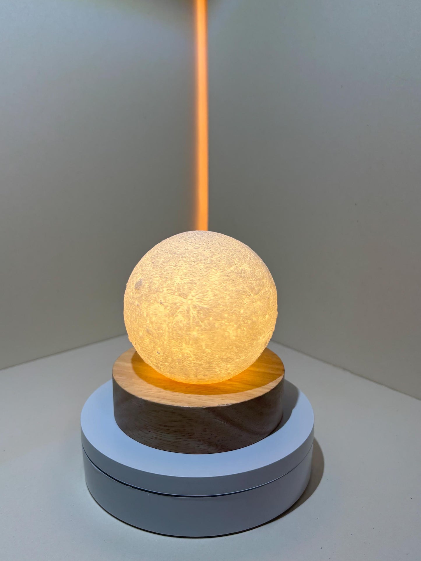 Moon Lamp with Wooden Base – PLA 3D Printed Lunar Light for a Cozy Atmosphere