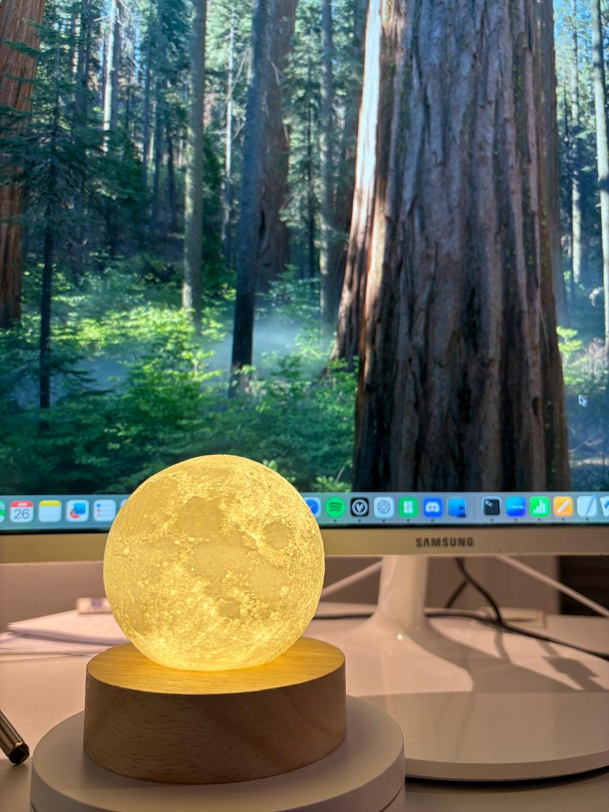 Moon Lamp with Wooden Base – PLA 3D Printed Lunar Light for a Cozy Atmosphere