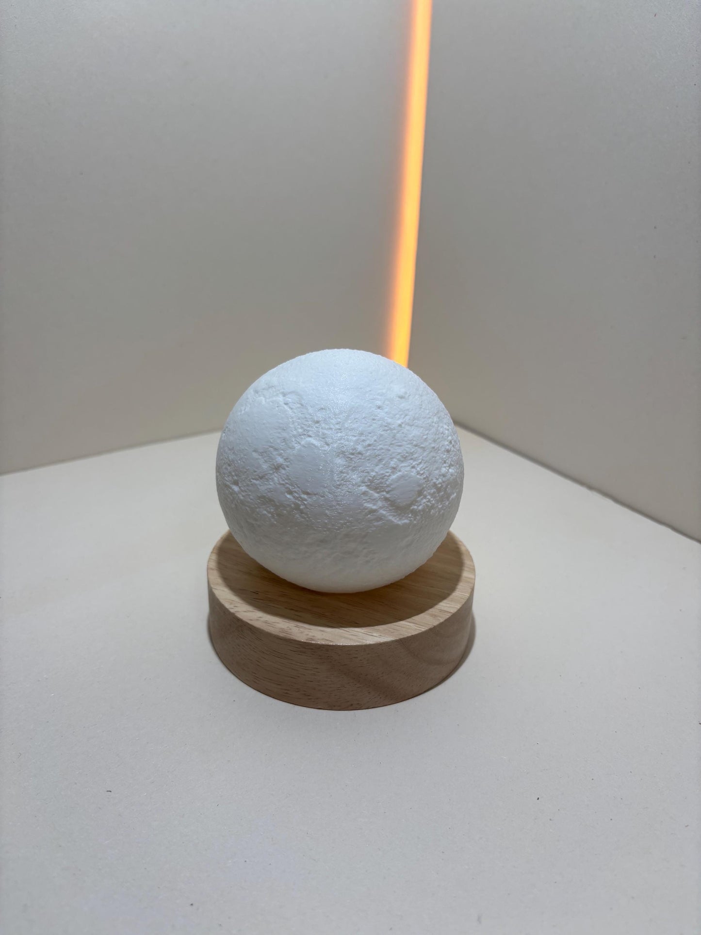 Moon Lamp with Wooden Base – PLA 3D Printed Lunar Light for a Cozy Atmosphere